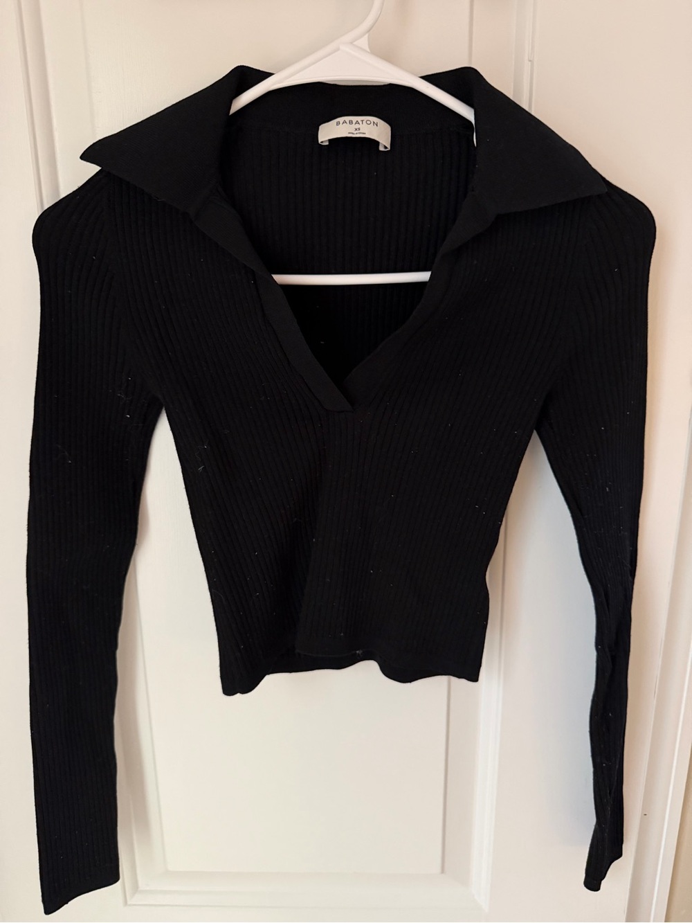 Babaton Black Ribbed V-Collar Long Sleeve Top